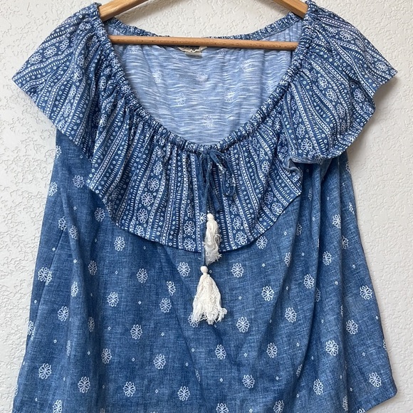 Tru Self Off the Shoulder Boho Blue & White Top sz Medium - Picture 10 of 11